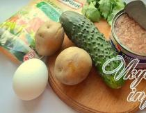 Салат с тунцом, огурцом и яйцом Салат из тунца и огурца рецепт